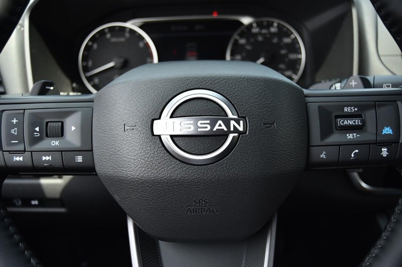 Nissan Rogue Vehicle Image 18