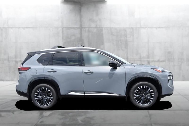 Nissan Rogue Vehicle Image 05