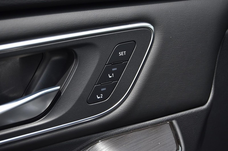 Nissan Rogue Vehicle Image 10