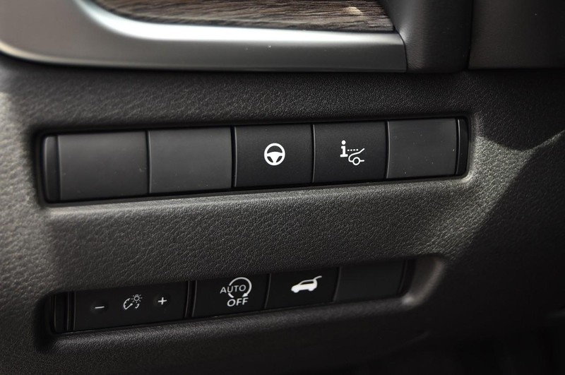 Nissan Rogue Vehicle Image 12