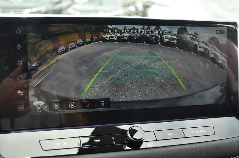 Nissan Rogue Vehicle Image 17