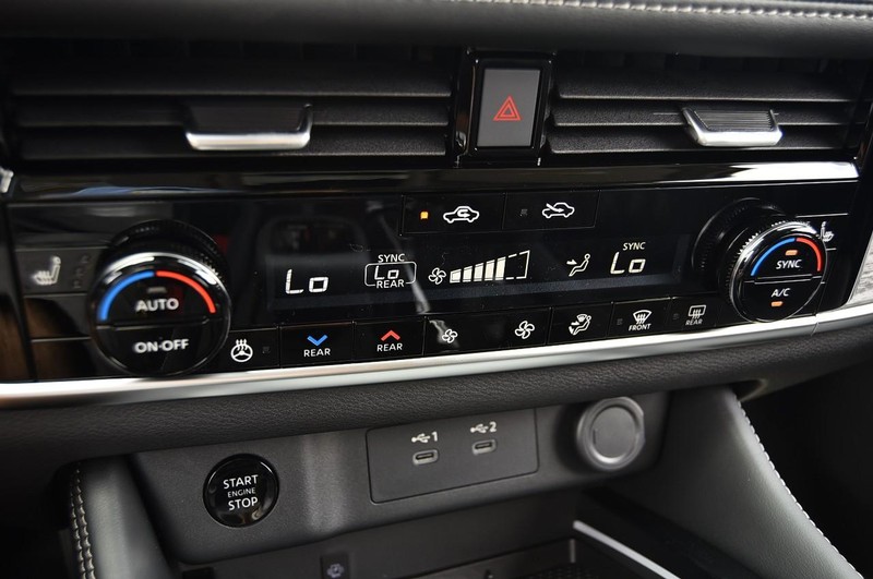 Nissan Rogue Vehicle Image 18