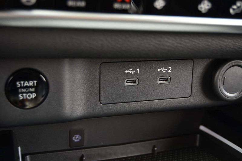 Nissan Rogue Vehicle Image 19