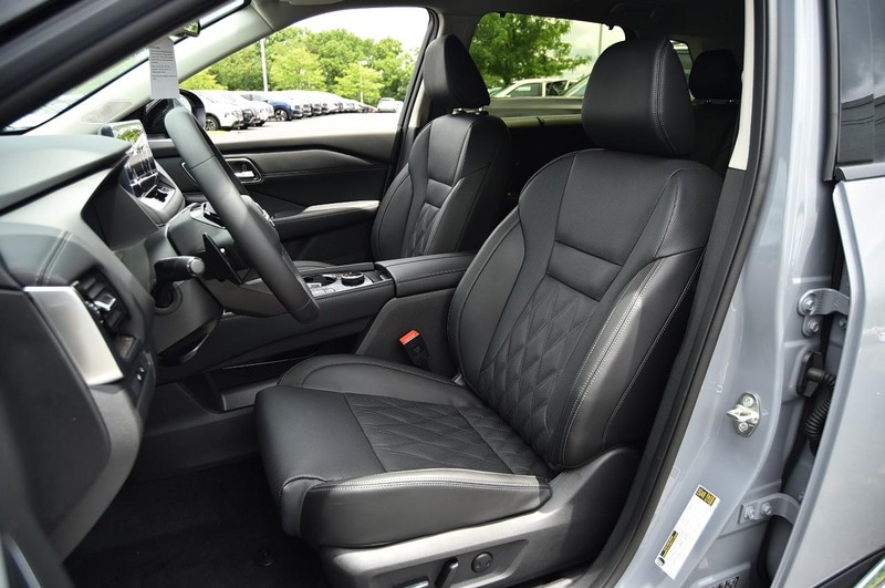 Nissan Rogue Vehicle Image 22