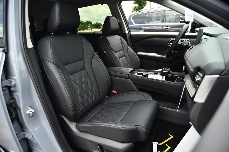 Nissan Rogue Vehicle Image 23