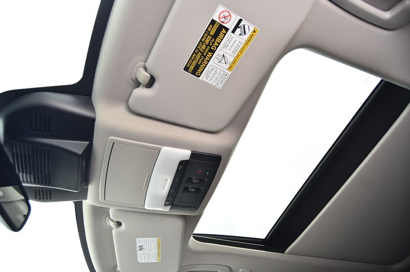 Nissan Rogue Vehicle Image 24
