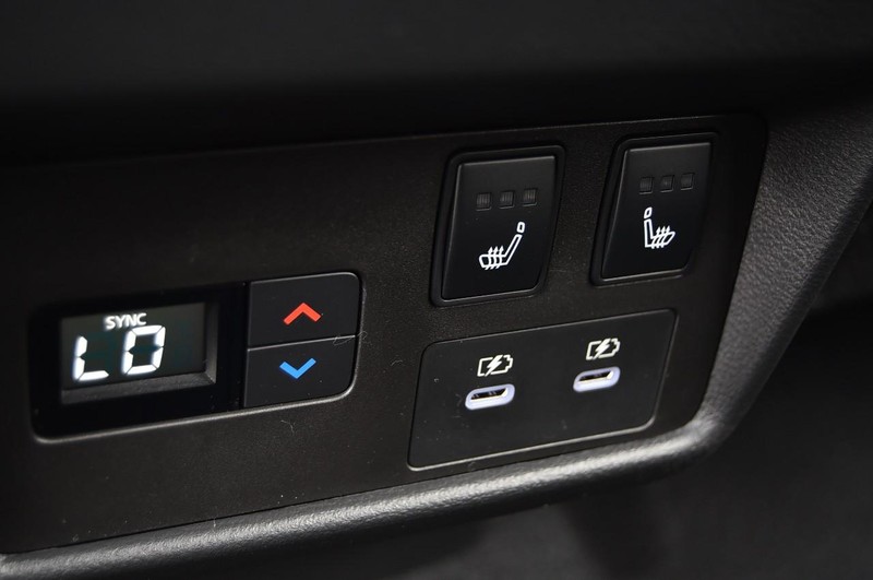 Nissan Rogue Vehicle Image 27