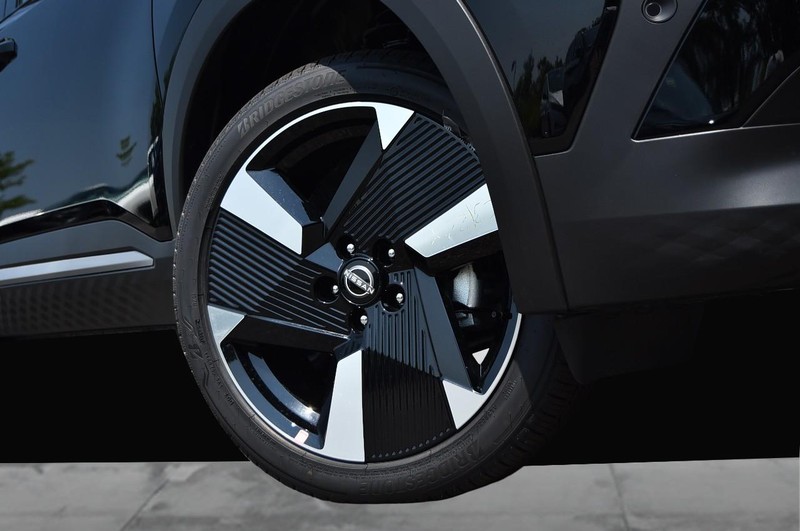 Nissan Kicks Vehicle Image 03