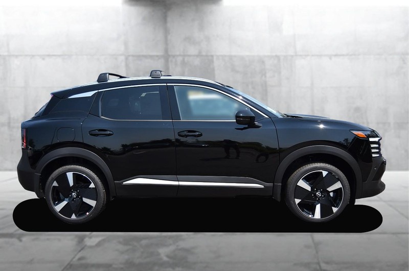 Nissan Kicks Vehicle Image 05