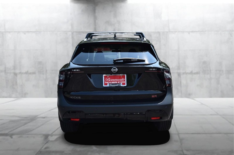 Nissan Kicks Vehicle Image 06