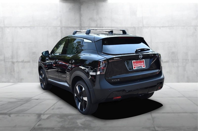 Nissan Kicks Vehicle Image 07
