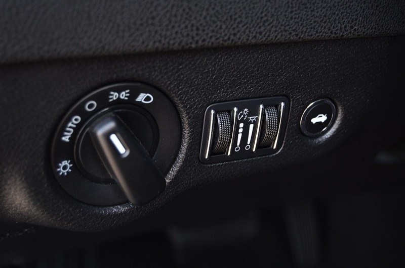 Dodge Charger Vehicle Image 11