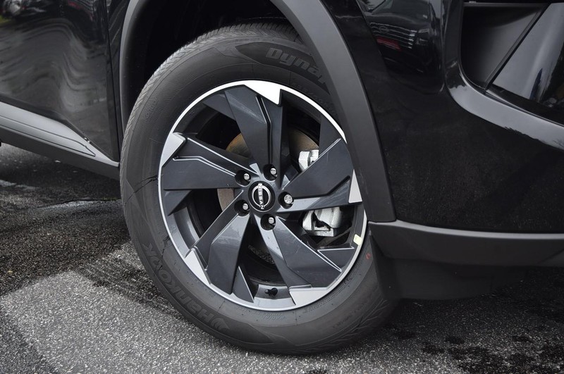 Nissan Rogue Vehicle Image 03