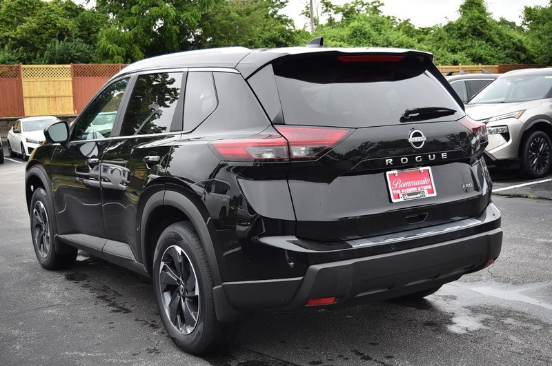 Nissan Rogue Vehicle Image 07