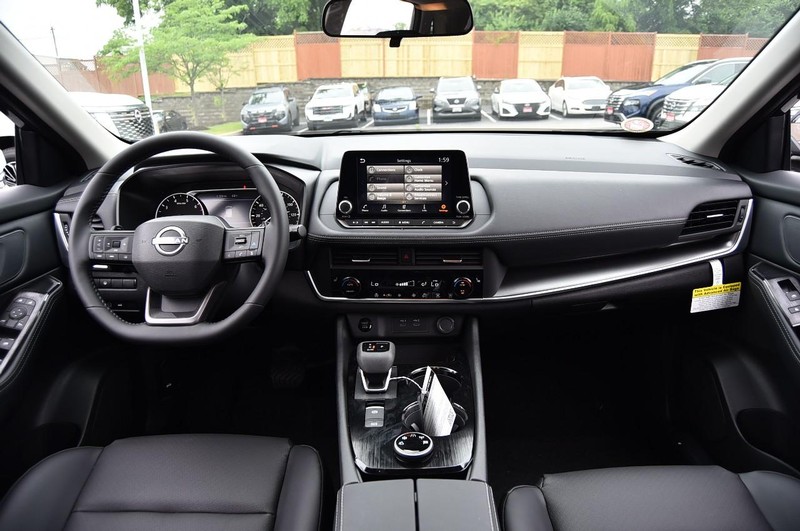 Nissan Rogue Vehicle Image 08
