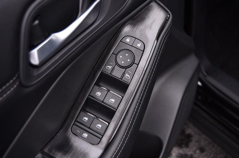 Nissan Rogue Vehicle Image 09