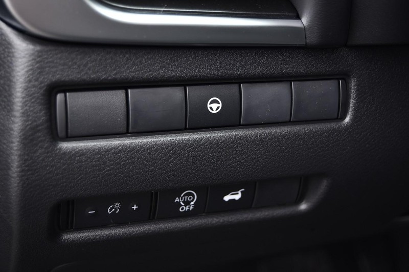 Nissan Rogue Vehicle Image 11