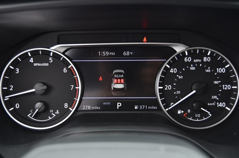 Nissan Rogue Vehicle Image 12