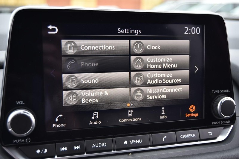 Nissan Rogue Vehicle Image 14