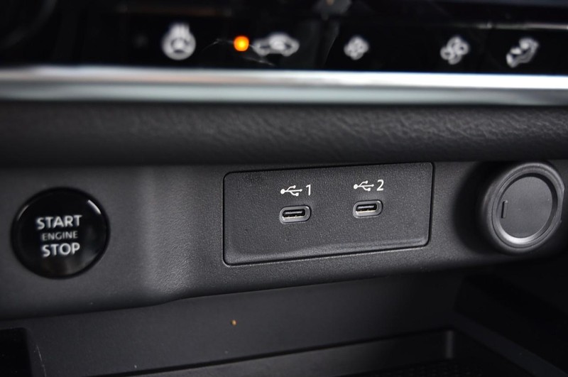 Nissan Rogue Vehicle Image 16