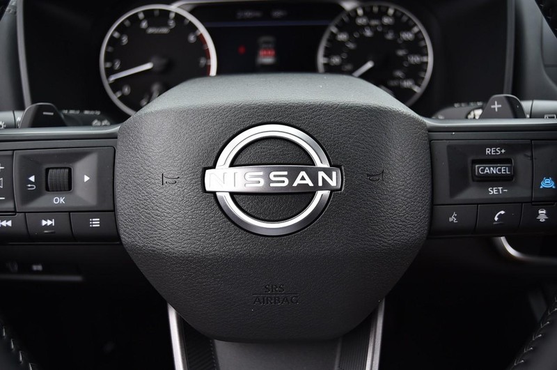 Nissan Rogue Vehicle Image 18