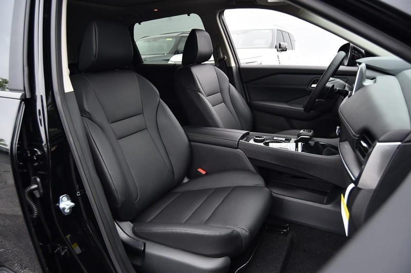 Nissan Rogue Vehicle Image 20