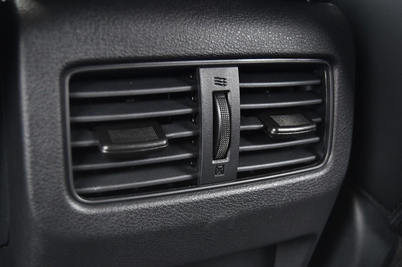 Nissan Rogue Vehicle Image 23