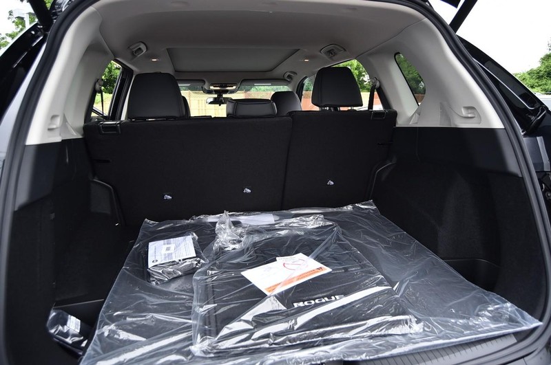 Nissan Rogue Vehicle Image 25