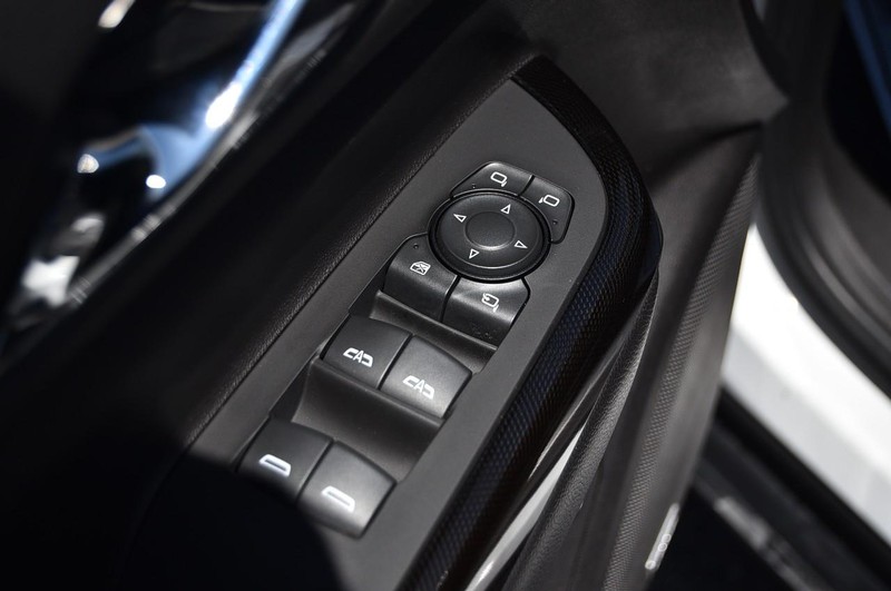 GMC Acadia Vehicle Image 09