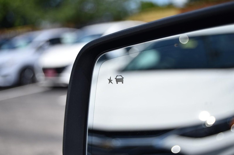 GMC Acadia Vehicle Image 13