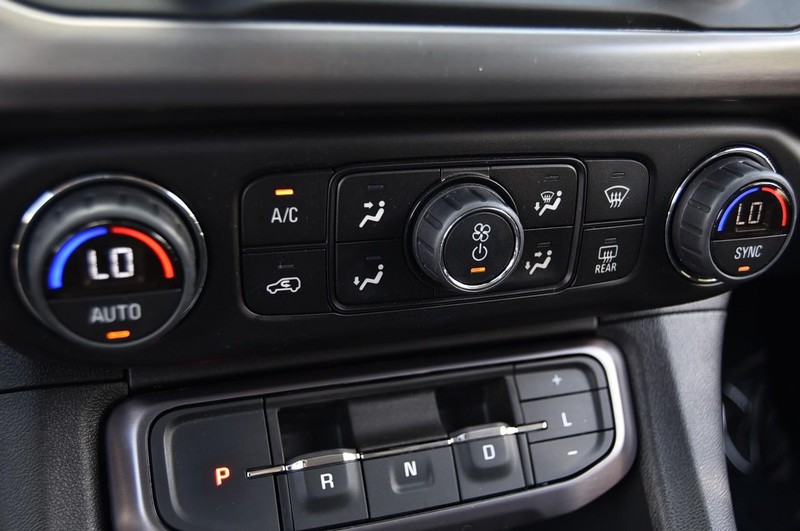 GMC Acadia Vehicle Image 19