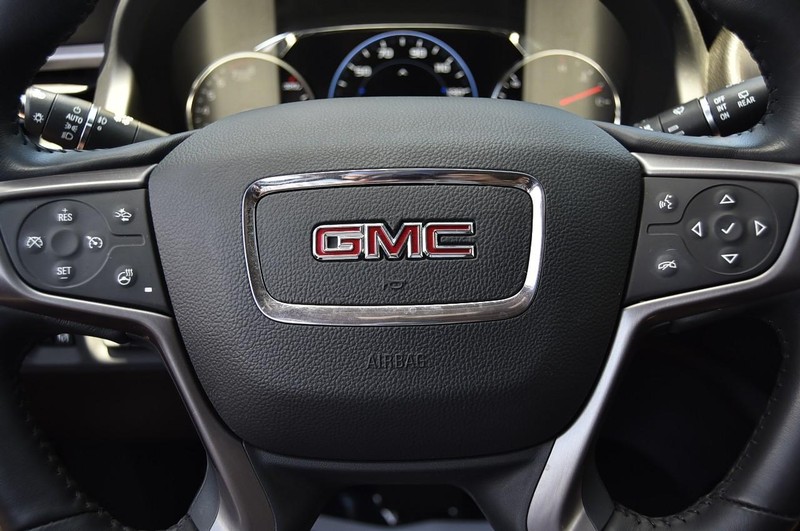 GMC Acadia Vehicle Image 24