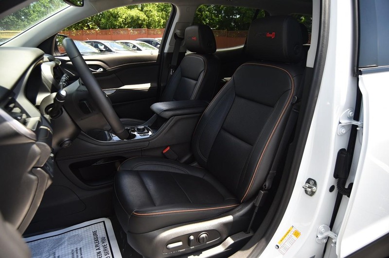 GMC Acadia Vehicle Image 25