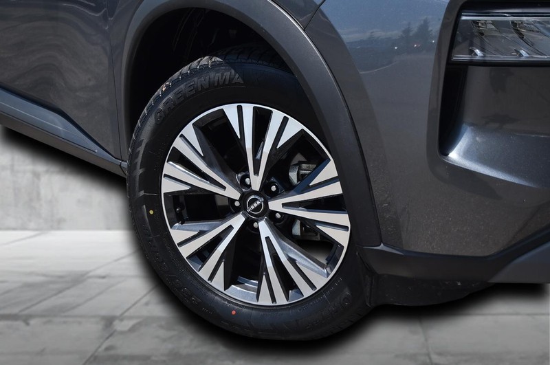 Nissan Rogue Vehicle Image 03