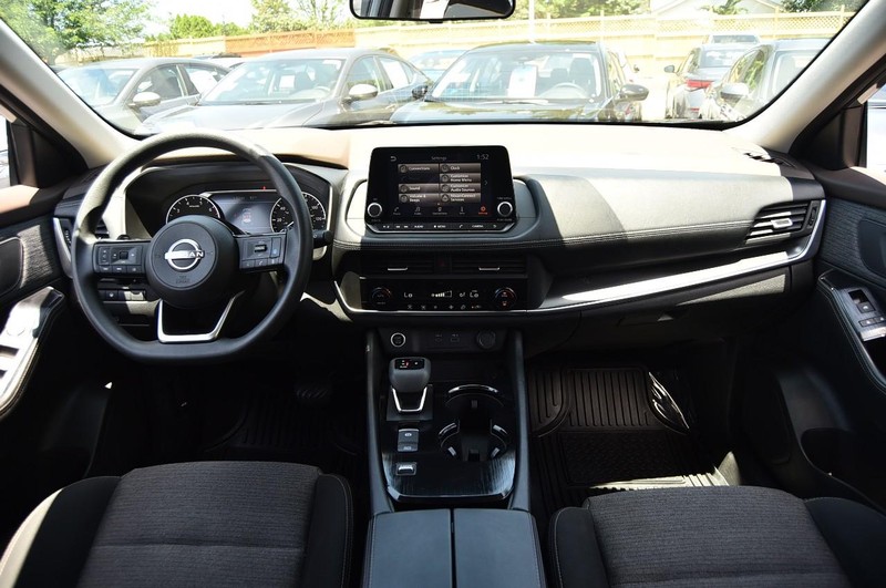Nissan Rogue Vehicle Image 08