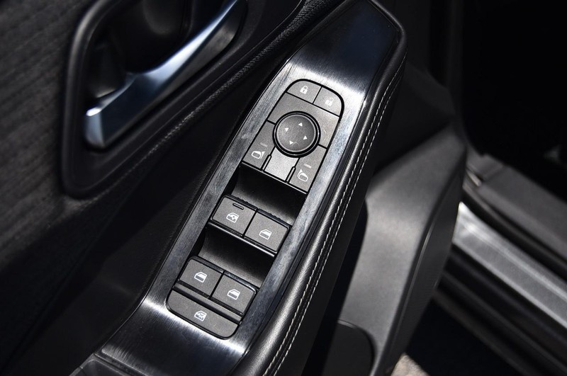Nissan Rogue Vehicle Image 09