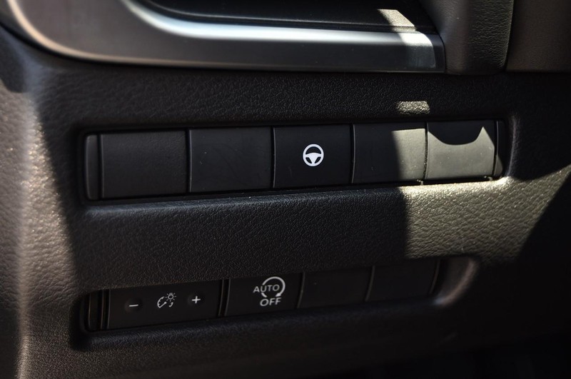 Nissan Rogue Vehicle Image 11