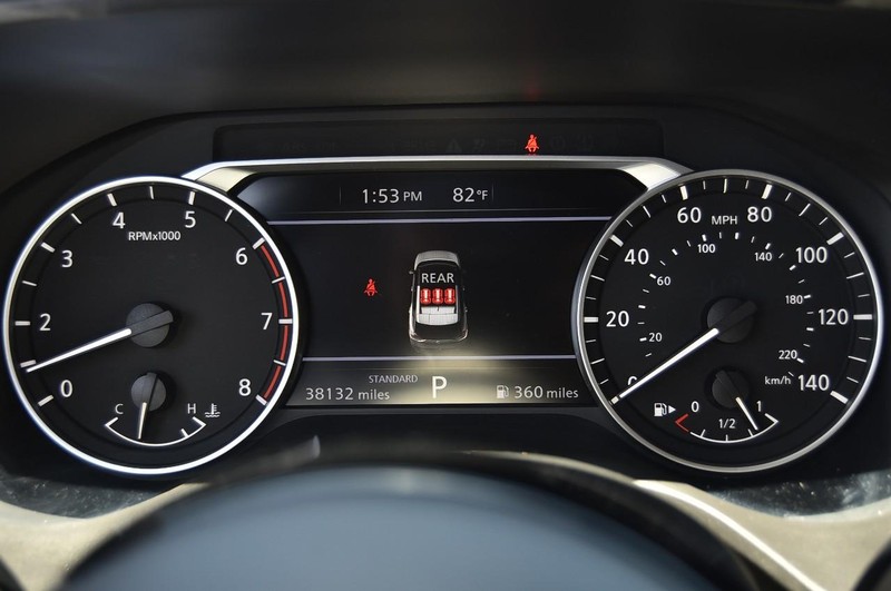 Nissan Rogue Vehicle Image 12