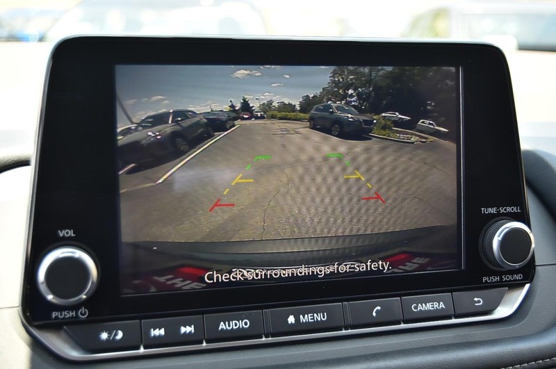 Nissan Rogue Vehicle Image 13