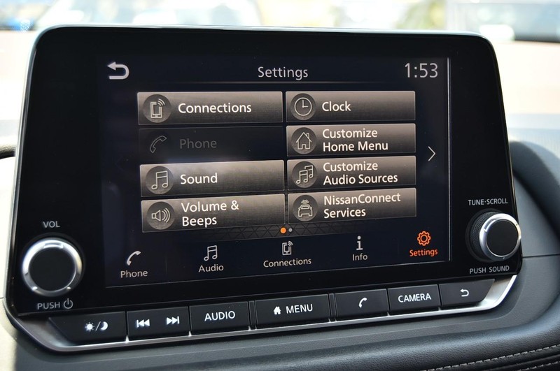 Nissan Rogue Vehicle Image 14