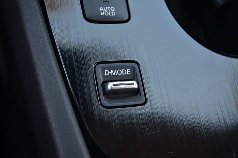 Nissan Rogue Vehicle Image 17