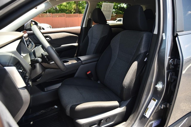 Nissan Rogue Vehicle Image 19