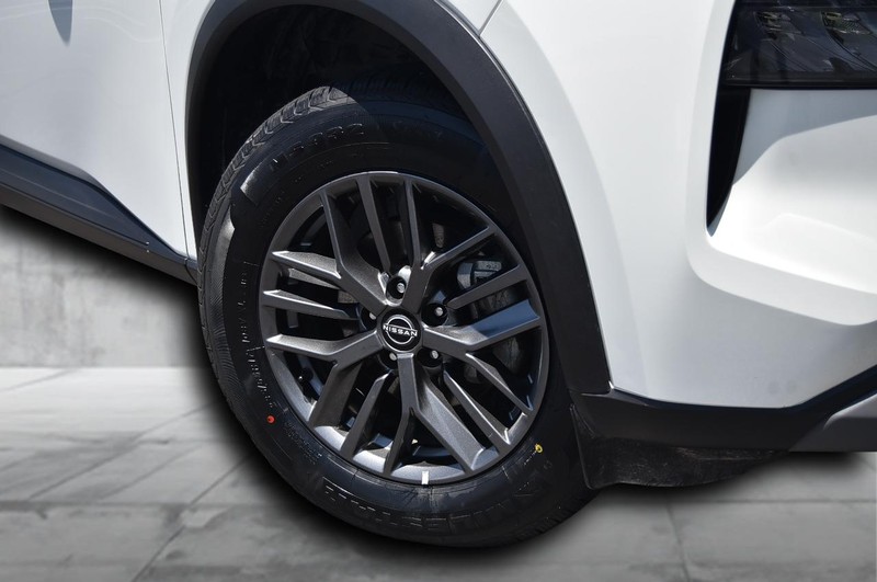 Nissan Rogue Vehicle Image 03