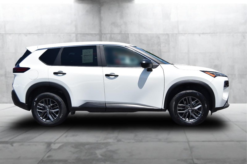Nissan Rogue Vehicle Image 05