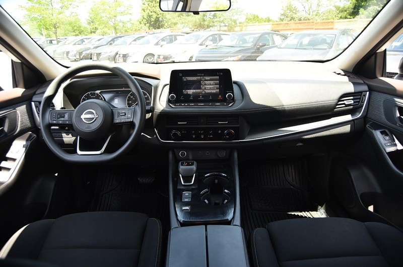 Nissan Rogue Vehicle Image 08