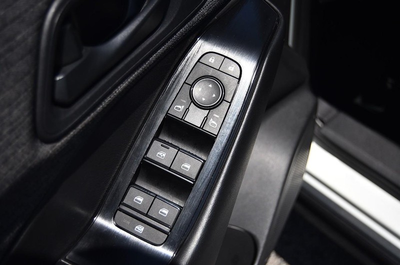 Nissan Rogue Vehicle Image 09