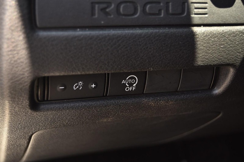 Nissan Rogue Vehicle Image 11