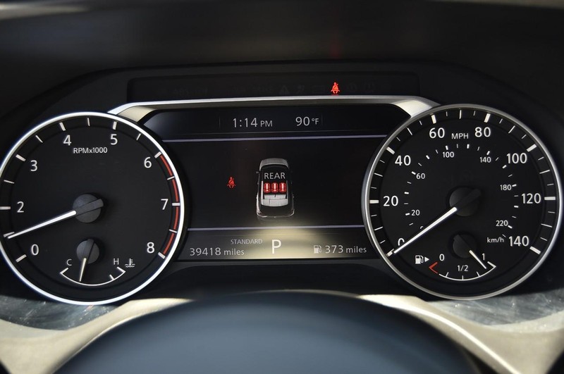 Nissan Rogue Vehicle Image 12