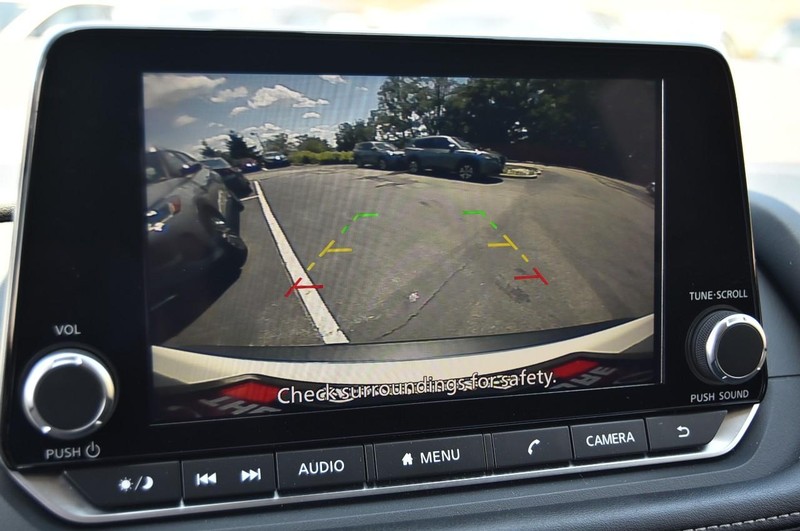 Nissan Rogue Vehicle Image 13