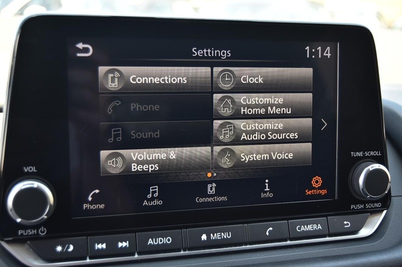 Nissan Rogue Vehicle Image 14